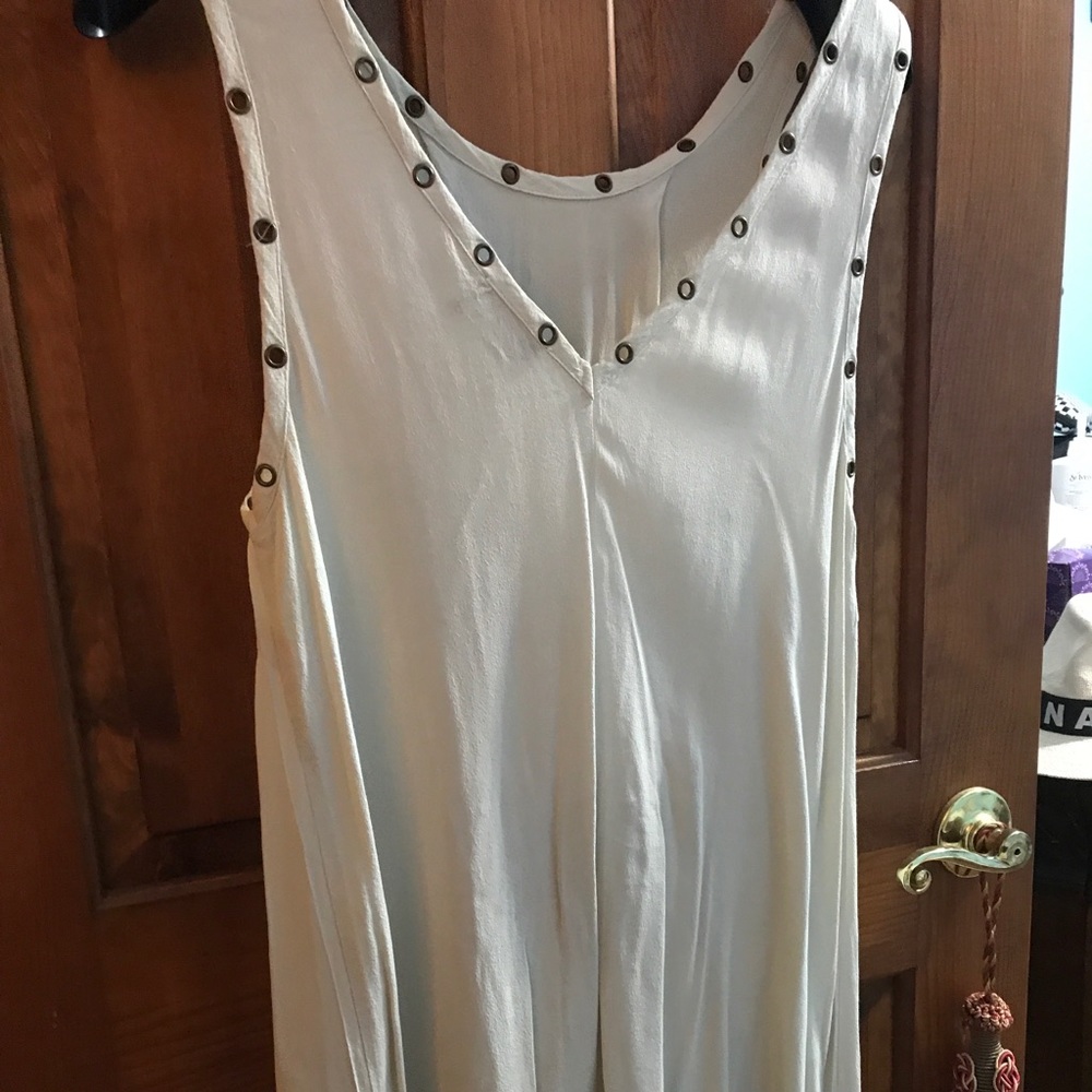 Off-white sleeveless dress